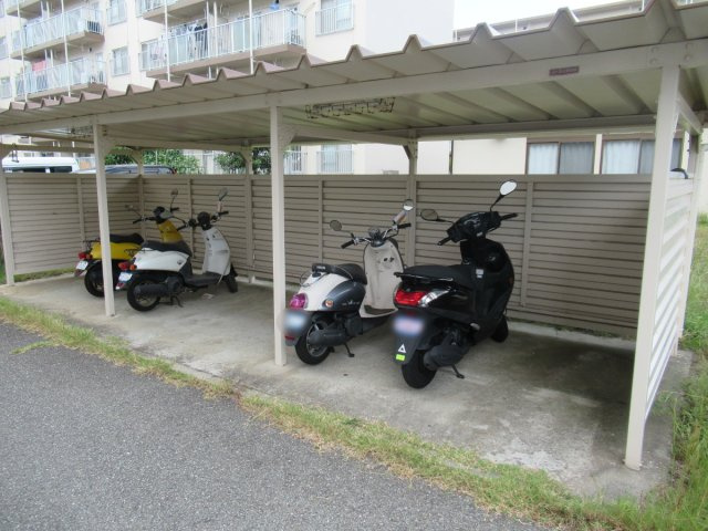 兵庫県公社　東垂水（１・２）４A号棟のその他共用部分|駐輪場です