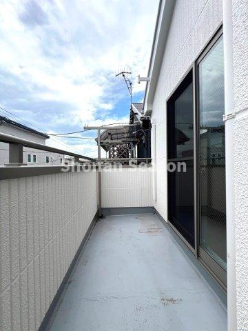 【バルコニー】 | 南向きバルコニーは、陽当たり良好で家族分の洗濯物も乾きやすいです☆