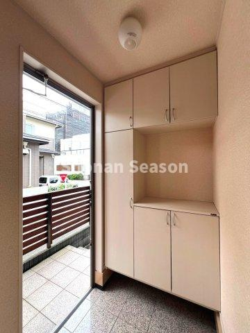 【玄関】 | 家族の靴もたっぷり保管できる玄関収納でスッキリお片付けできますね♪