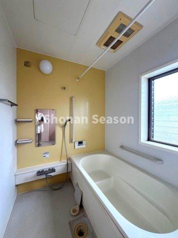 【浴室】 | 一日の疲れを癒してくれるデザイン性のある黄色が印象的なお風呂です♪