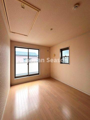 【寝室】 | ２階の寝室は全部屋ゆったり５帖以上あるので、快適に生活できます◎