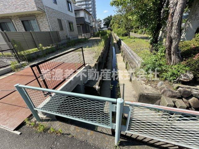 ６５５１２　瑞穂市只越土地の前面道路含む現地写真