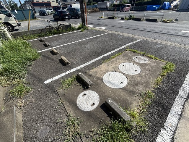 LUCKY7の駐車場|駐車場があるので、車を買う予定の方も安心です
