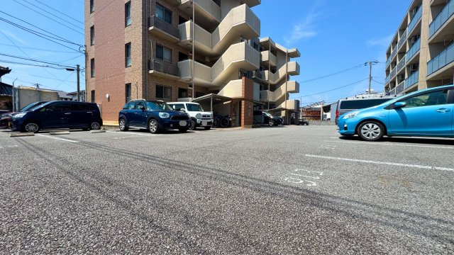 グリーンヒルズＥＡＳＴ　ＩＩの駐車場