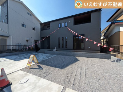 【庭】 | Livele Garden.S　熊谷新堀新田第3 | BBQや駐車スペースにも
お車が多い時には駐車スペースにも出来る砂利敷き。BBQやプールも楽しめそう♪