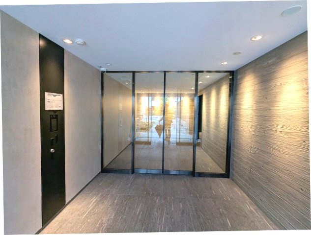 PROUD FLAT日本橋馬喰町のエントランス|タッチキーのモニター付オートロックセキュリティ