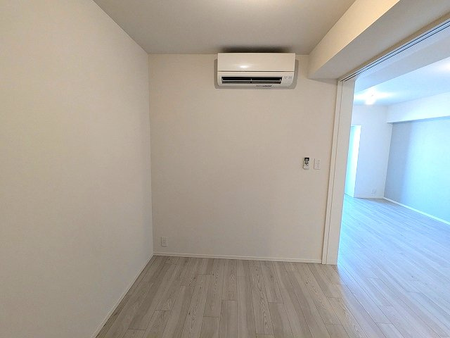 PROUD FLAT日本橋馬喰町の設備|4帖洋室、エアコン・クローゼット付