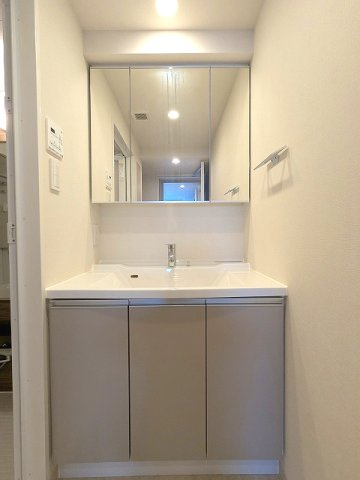 PROUD FLAT日本橋馬喰町の設備|三面鏡付独立洗面台