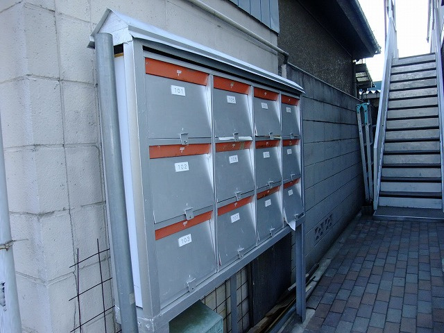 さいたま市桜区大字下大久保のアパートのエントランス