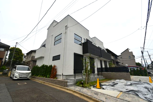 善福寺4丁目・新築戸建・1号棟の前面道路含む現地写真