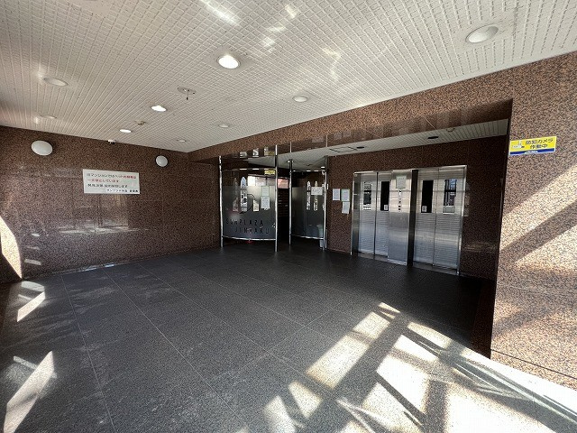 サンプラザ神楽のエントランス