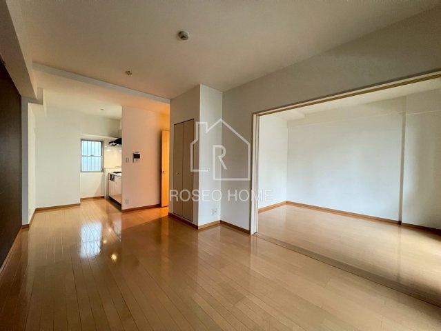 TOMODOAL北梅田の居間・リビング|同マンション別部屋：参考写真