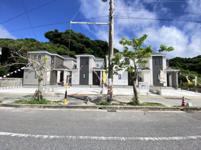 【外観】 | 糸満市真栄里Ⅳ（全4棟）C号棟 | C号棟　並列駐車3台可♪