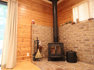 【設備】 | 岡崎市保久町字大束戸建 | 冬の時期大活躍の薪ストーブです。