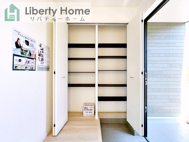 北茨城市中郷町粟野第1　新築戸建　2号棟の玄関