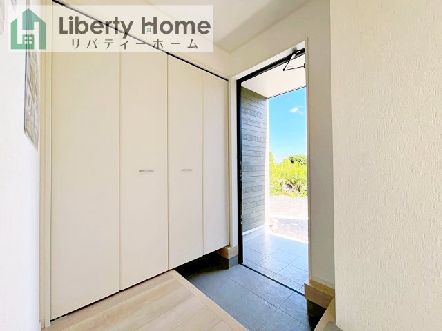 北茨城市中郷町粟野第1　新築戸建　2号棟の玄関