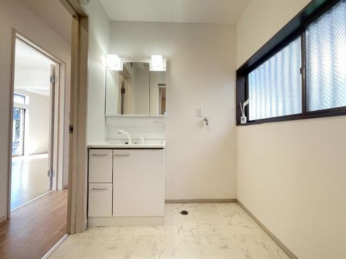 【独立洗面台】 | 【仲介手数料０円】海老名市杉久保南3丁目　中古一戸建て | 海老名市杉久保南3丁目　中古一戸建て