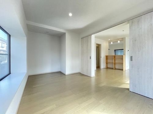 【居間・リビング】 | 【仲介手数料０円】海老名市杉久保南3丁目　中古一戸建て | 海老名市杉久保南3丁目　中古一戸建て