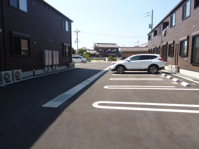 ディリジェントシックスBの駐車場