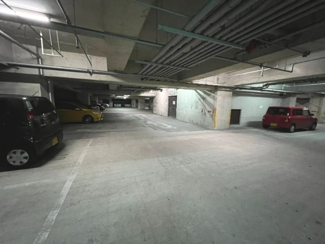 サンプラザ神楽の駐車場