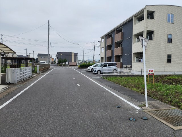 高崎市下之城町　売地の前面道路含む現地写真