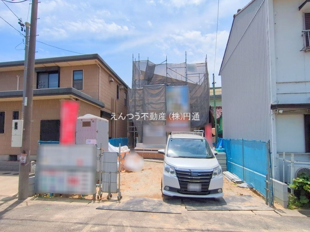 ファーストタウン第5花長町の前面道路含む現地写真