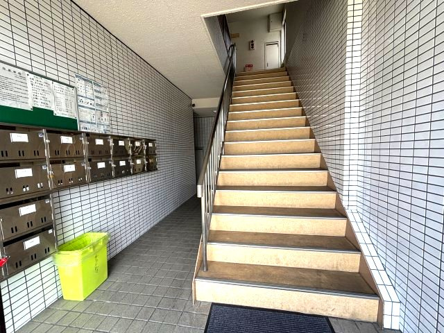 ロイヤルハイツ川西のロビー