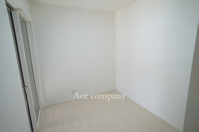 【内装】 | 東大阪市森河内西2丁目 | 【1階：洋室】ポーチに面したお部屋です☆