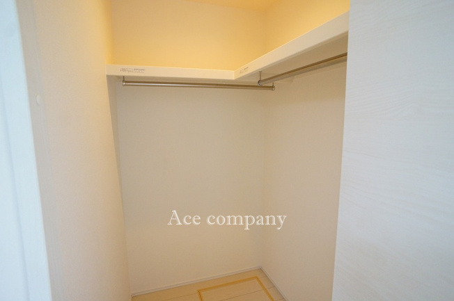 【収納】 | 東大阪市森河内西2丁目 | 【1階：洋室】のウォークインクローゼット内♪中に床下収納も付いています♪
