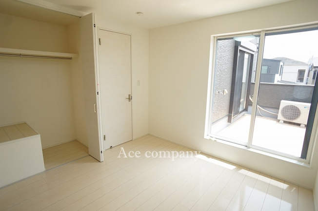 【子供部屋】 | 東大阪市森河内西2丁目 | 【3階：洋室】バルコニーに面しています☆クローゼット完備♪