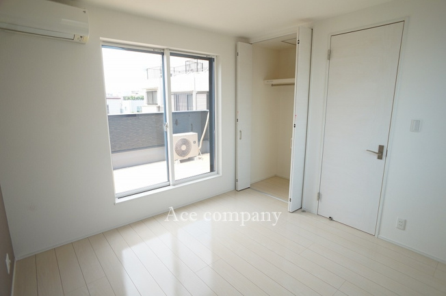 【子供部屋】 | 東大阪市森河内西2丁目 | 【3階：洋室】バルコニーに面しています☆クローゼット完備♪