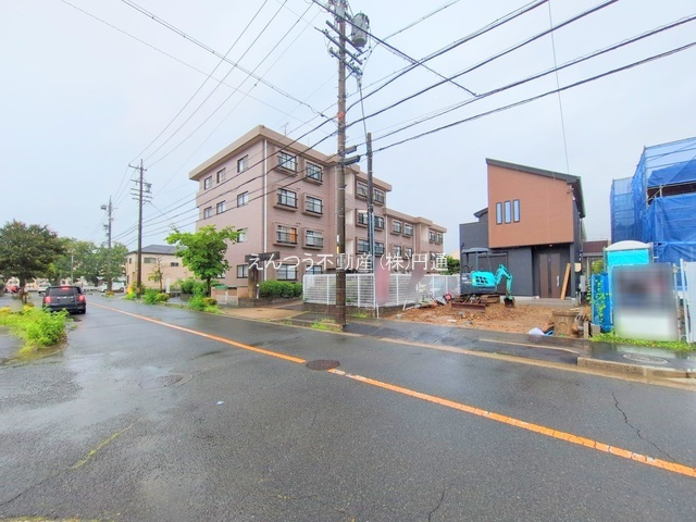 ファーストタウン第3朝宮町の前面道路含む現地写真