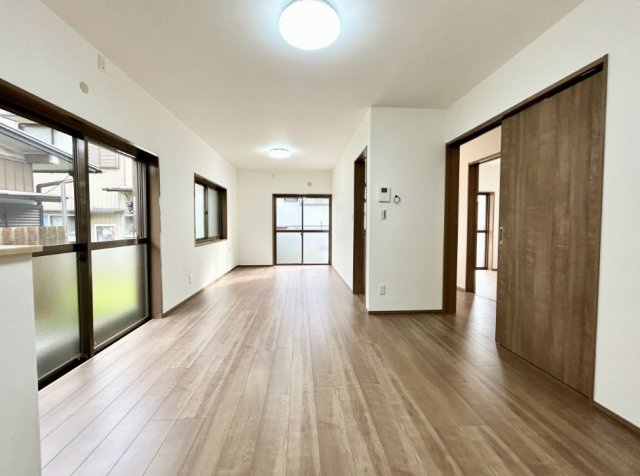 高知市弥生町　中古一戸建ての居間・リビング|ゆったり過ごせるリビングです