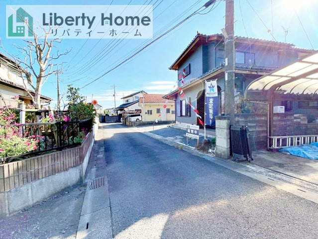 笠間市東平1期　中古戸建の前面道路含む現地写真
