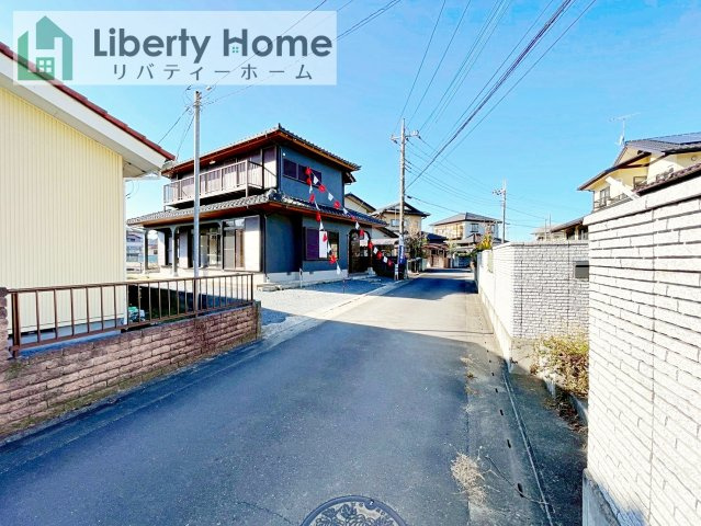 笠間市東平1期　中古戸建の前面道路含む現地写真