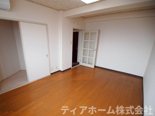 ロイヤル高田の洋室|広々とした洋室です