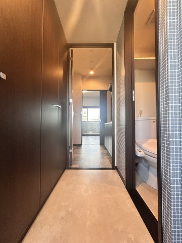 アプリーレ南堀江の玄関