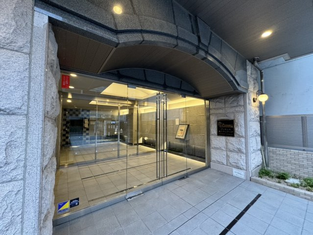 プレサンス泉シティアークのエントランス
