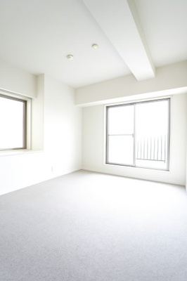 【洋室】 | ヒューマンズプラザ青崎六番館 | 【洋室約5.1帖】
居室にはクローゼットを完備。
自由度の高い家具の配置が叶うシンプルな空間です。
お子様の成長と人数と共に必要になる
子供部屋にもぴったりの間取りですね。