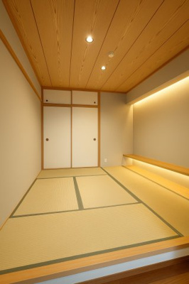 【和室】 | ヒューマンズプラザ青崎六番館 | 【和室6畳】
リフォームプランとして、小上がりができる和室は如何でしょうか？
4.5畳にして、リビングをその分広く。小上がりに座っても眺望が見えるように
オシャレに造るのもよいかも。