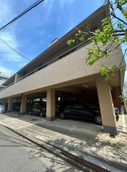 【外観】 | レジ東郷 | 鉄筋コンクリート造のがっちりとした建物。