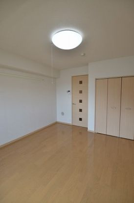 コスモ・ディエースの居間・リビング