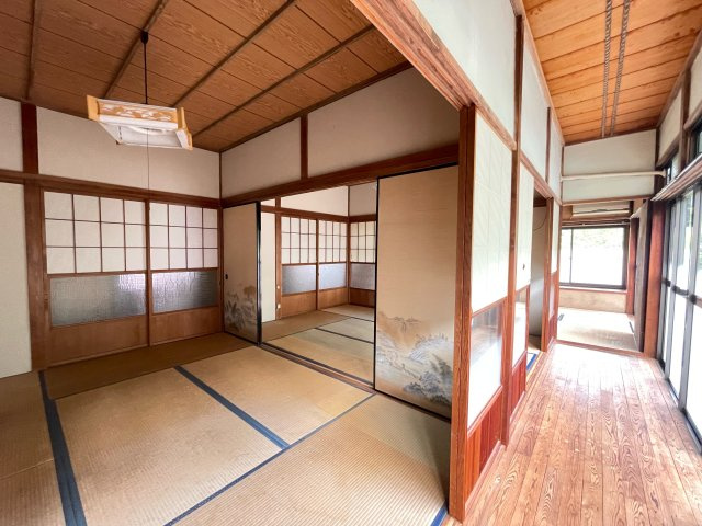 日の出町大久野　中古戸建の和室|1階和室・縁側