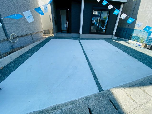 よかタウン／中央区国府３丁目４期／3号棟の駐車場|駐車スペースは３台分