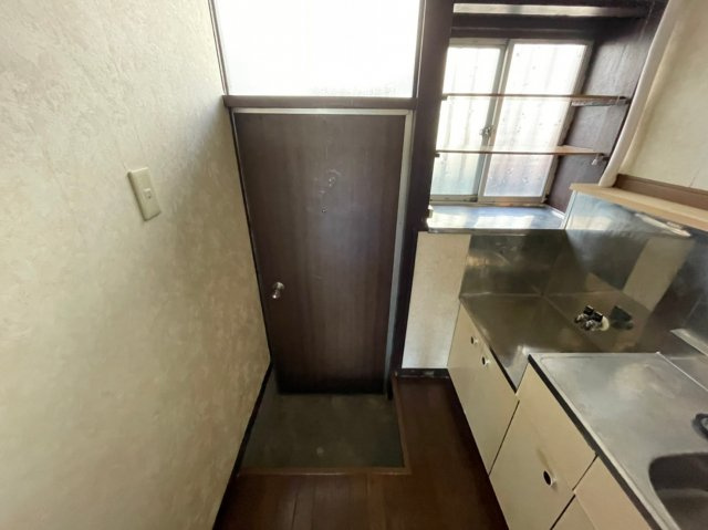 俊明荘の玄関