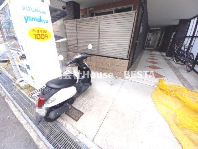 古湊第2リーフビルの駐車場