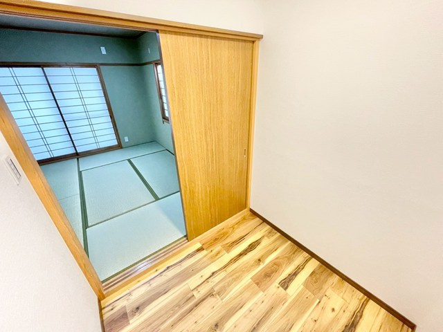 【収納】 | 吹田市内本町3丁目中古戸建 | 現在ご返済中のカーローン・カードローン・教育ローンなどを住宅ローンに一本化したり、家具家電購入費用・引越し費用を住宅ローンと組み合わせるなど、お客さまにメリットの多い住宅ローンのご提案が可能です。