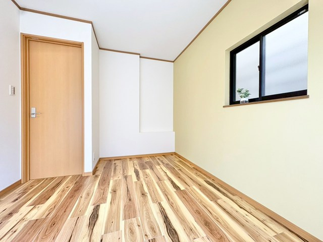 【洋室】 | 吹田市内本町3丁目中古戸建 | こちらのサイトに掲載されている全ての物件が、当社にてご紹介可能です！気になる物件がありましたら、弊社スタッフまでお気軽にお問合せ下さいませ。