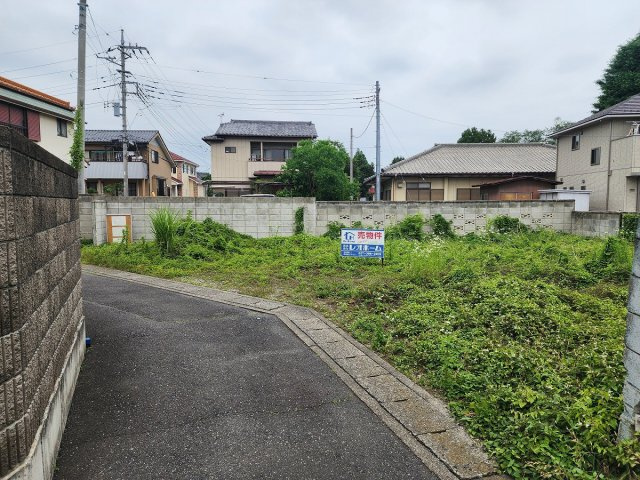 高崎市井野町　売地の前面道路含む現地写真