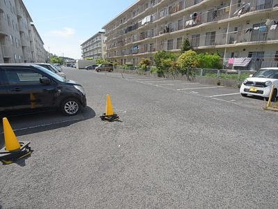 【駐車場】 | メゾン北鈴 | 敷地内平面駐車場